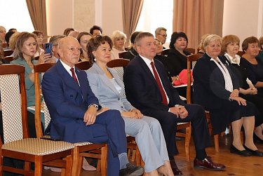 Награды – лучшим педагогам